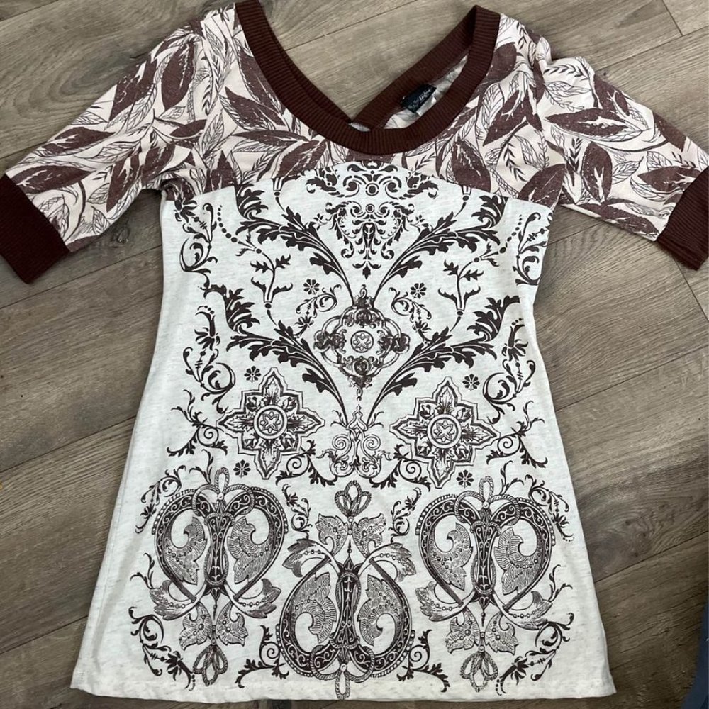 A super cute Daytrip top